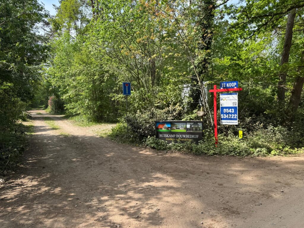 pad waar je in moet als je naar De Alseïden wil.